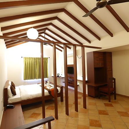 Raj Residency Hotel Пондичери Екстериор снимка