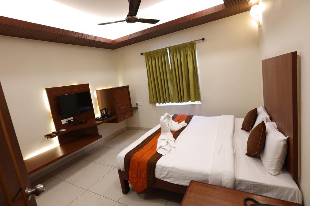 Raj Residency Hotel Пондичери Екстериор снимка