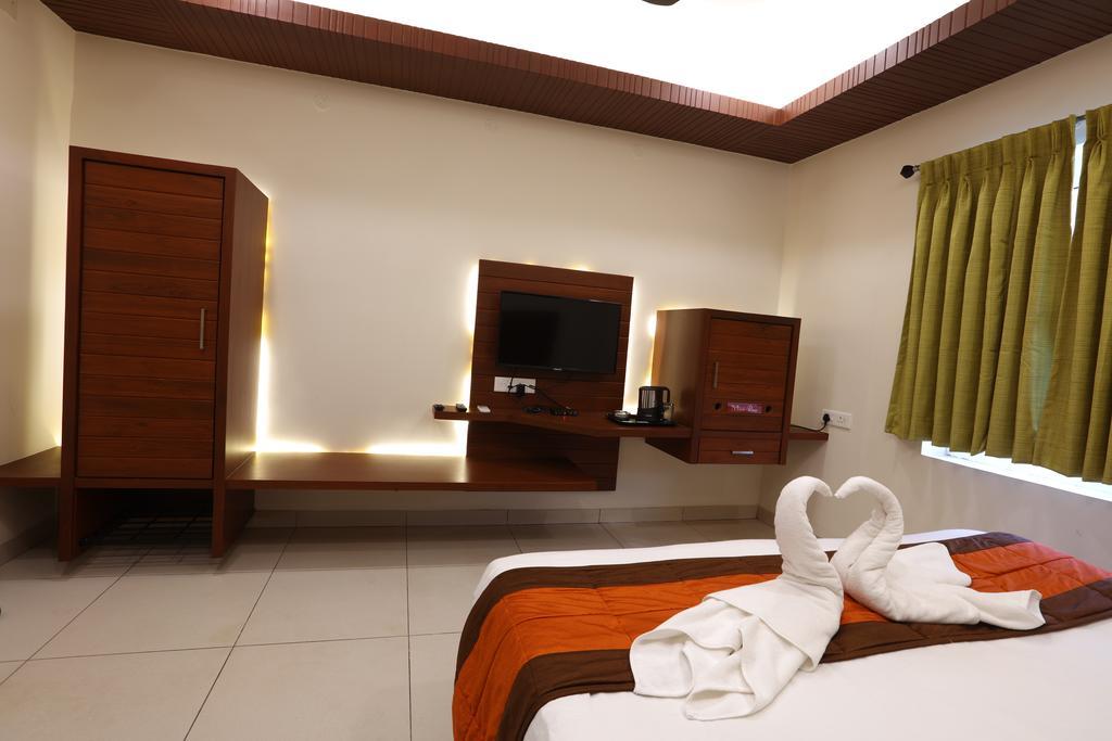 Raj Residency Hotel Пондичери Екстериор снимка