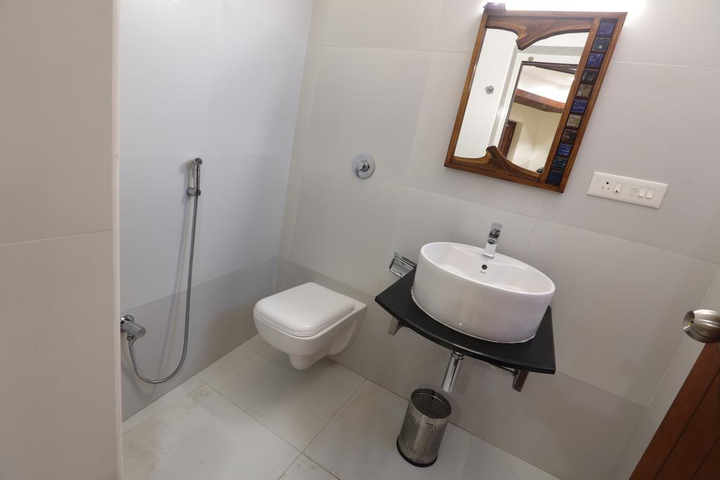 Raj Residency Hotel Пондичери Екстериор снимка