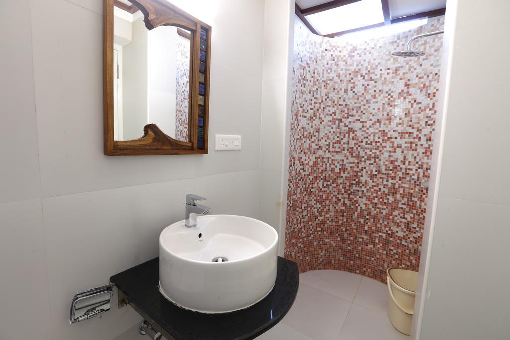 Raj Residency Hotel Пондичери Екстериор снимка