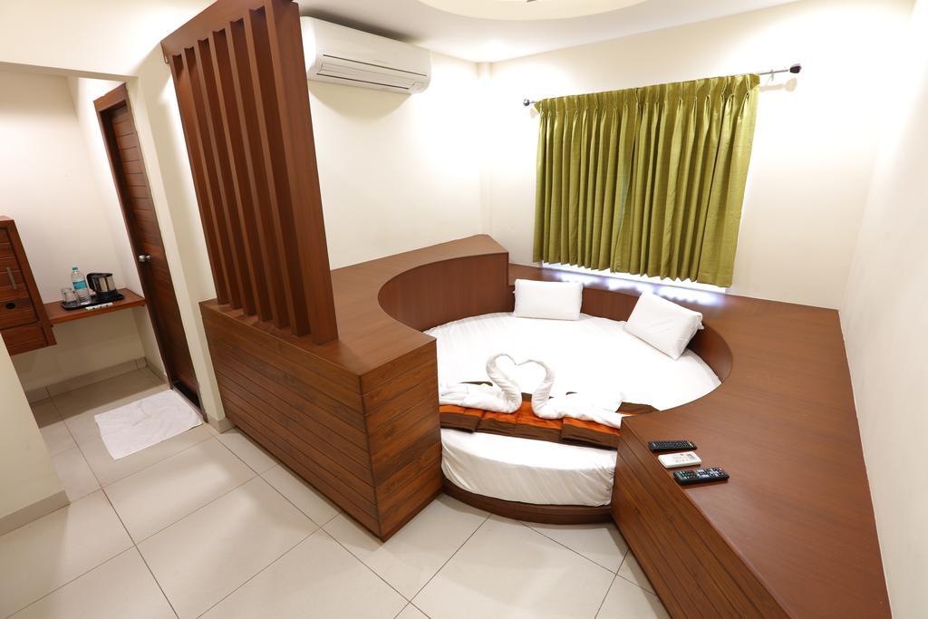 Raj Residency Hotel Пондичери Екстериор снимка