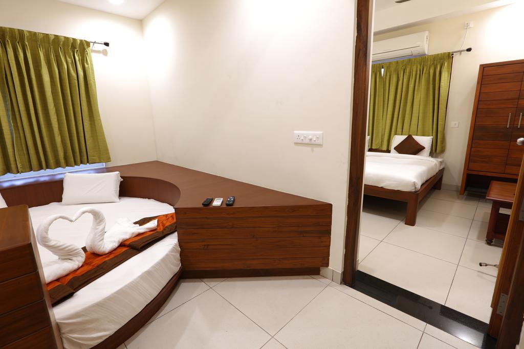Raj Residency Hotel Пондичери Екстериор снимка