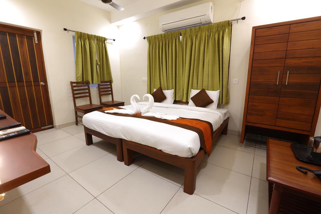 Raj Residency Hotel Пондичери Екстериор снимка