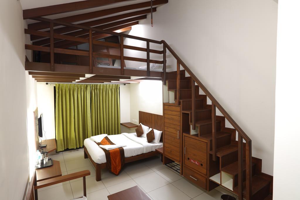 Raj Residency Hotel Пондичери Екстериор снимка